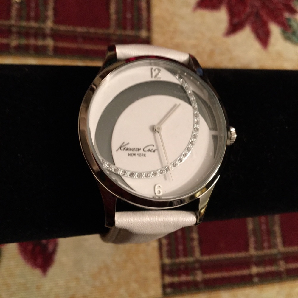 KENNETH COLE NEW YORK NWOT AUTHENTIC STYLE ‘KC2875’ WHITE LEATHER WATCH